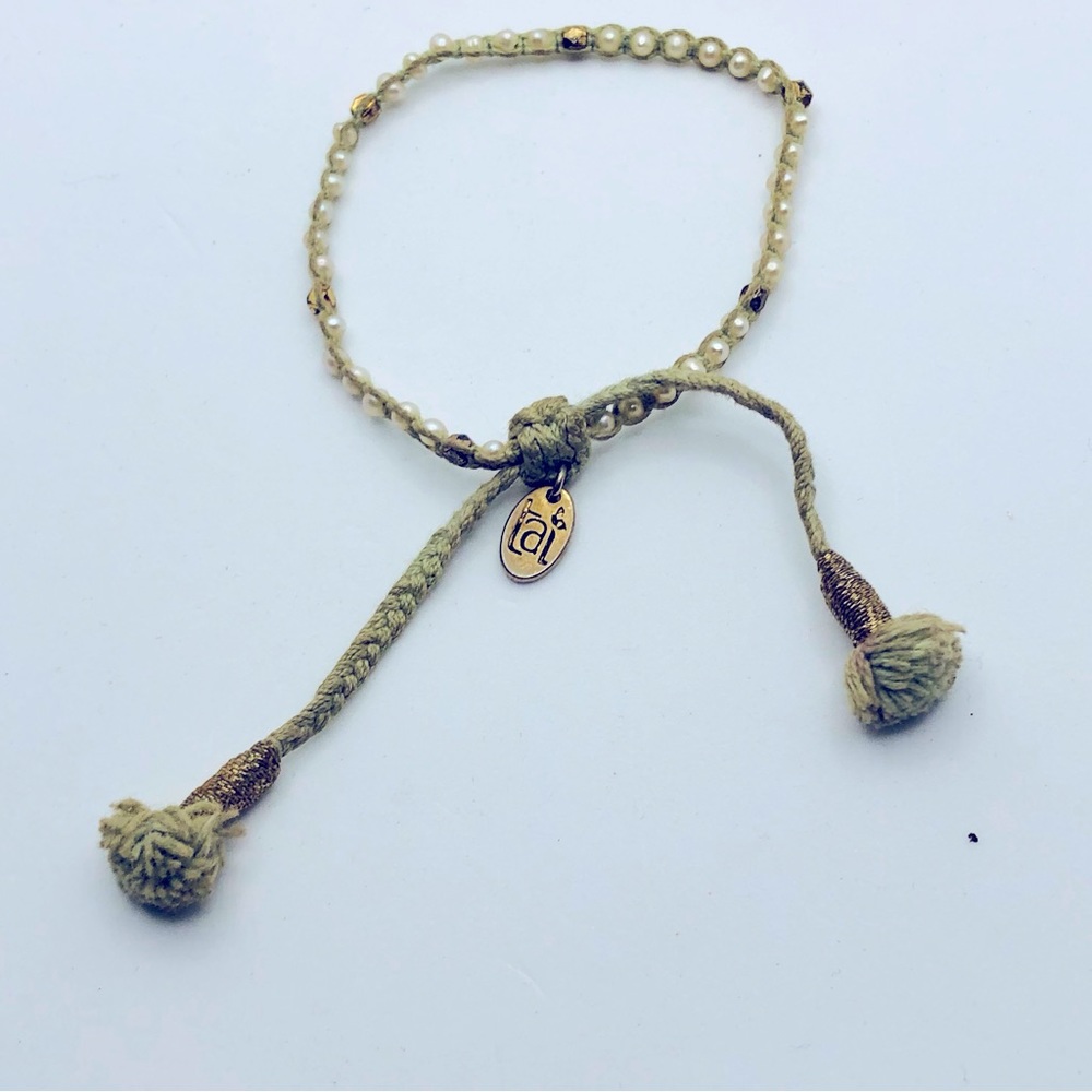 Tai bracelet with pearls and gold beads
